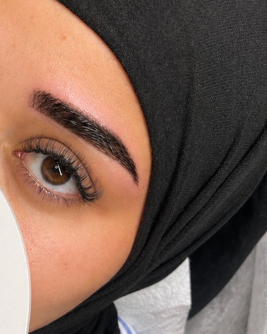 Permanent Make-up Brauen – abgeheiltes Ergebnis in Nahaufnahme